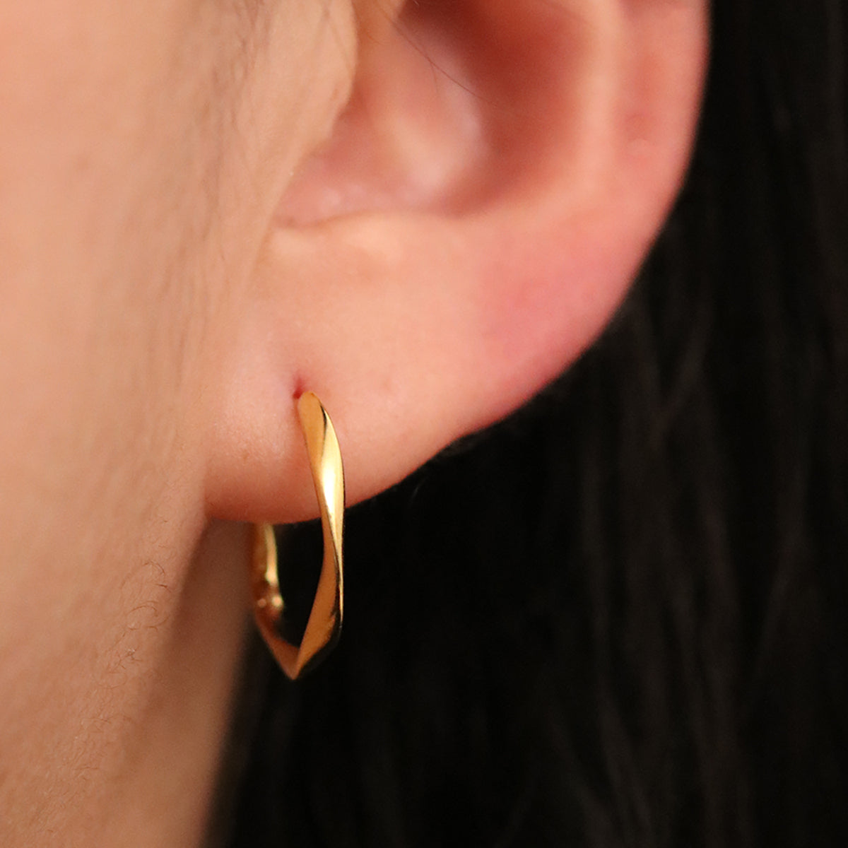Twisted one-touch earrings-3