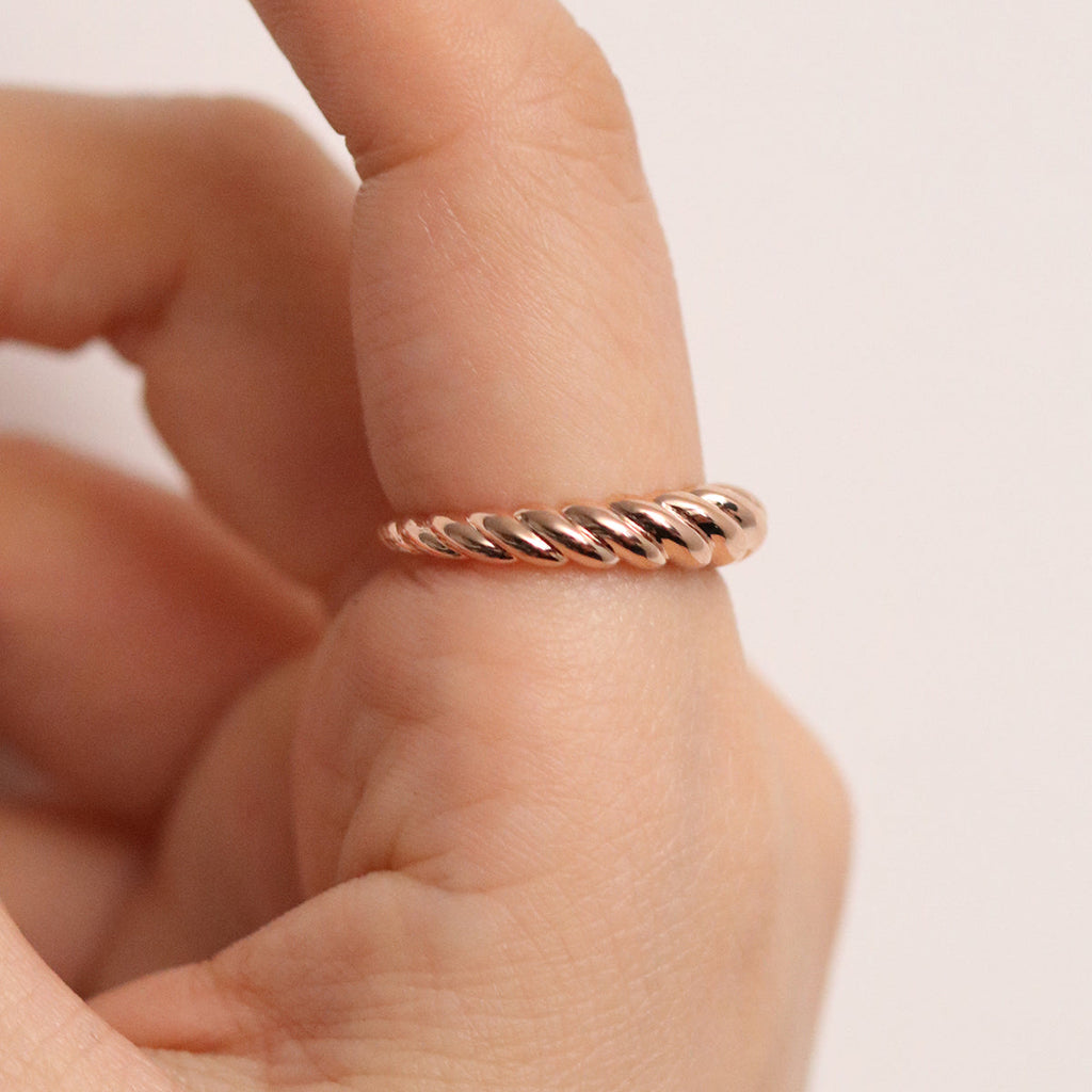 Oval Shaped Screw Band Ring-3
